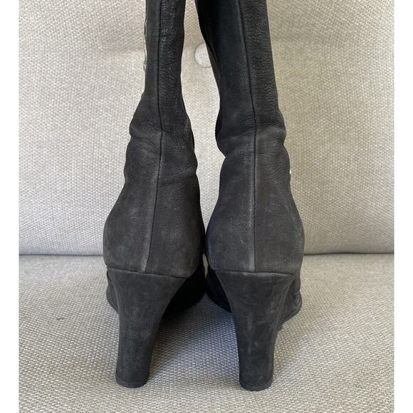 Kenneth Cole Italy Tall Wedge Boots Women’s 8.5, Black Leather Embroidered 39.5 - Picture 8 of 13